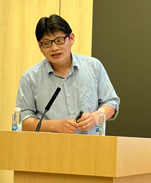 刘同征研究员讲座照片.png 刘同征研究员讲座照片.png