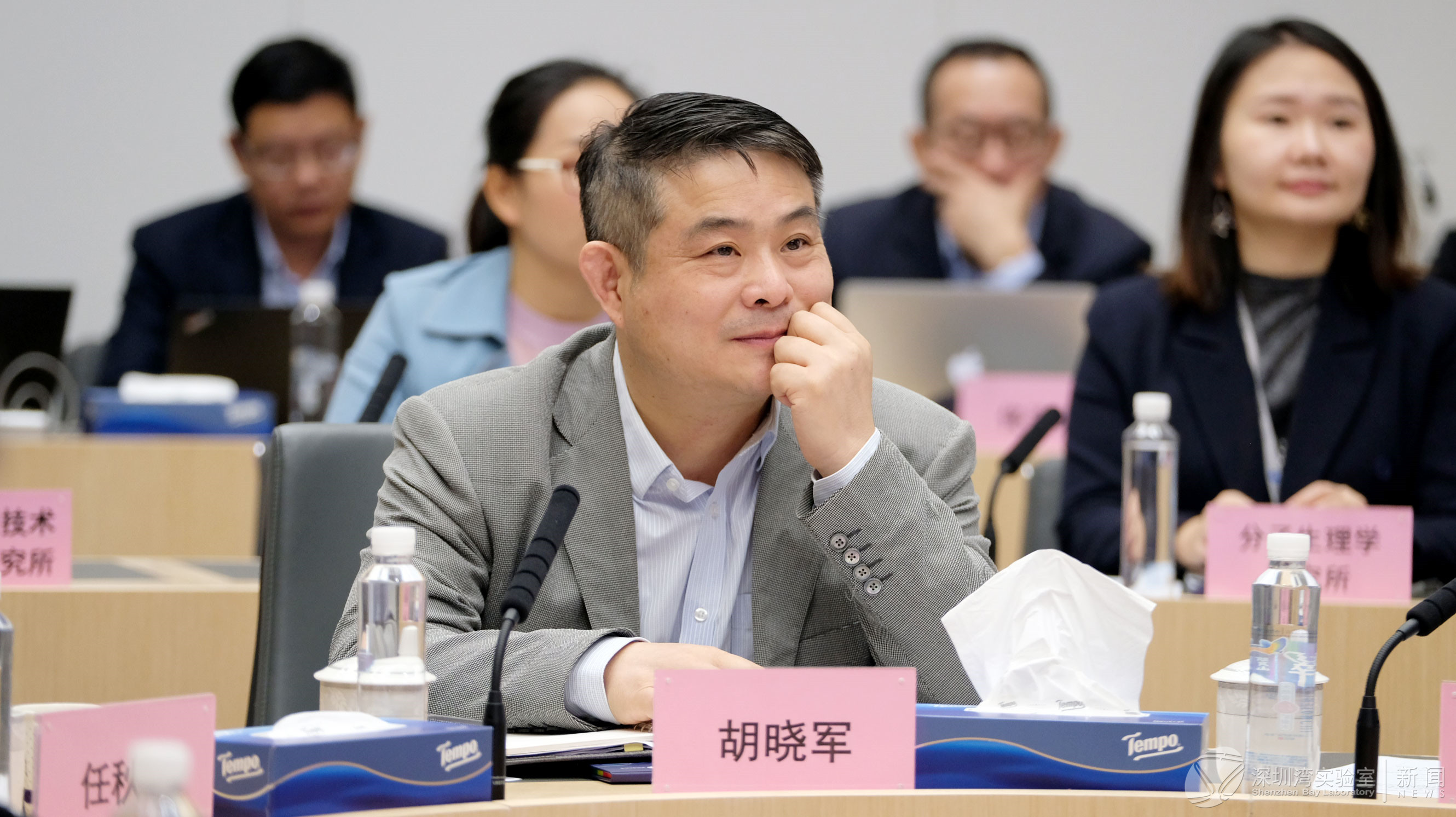 胡书记.jpg 胡书记.jpg